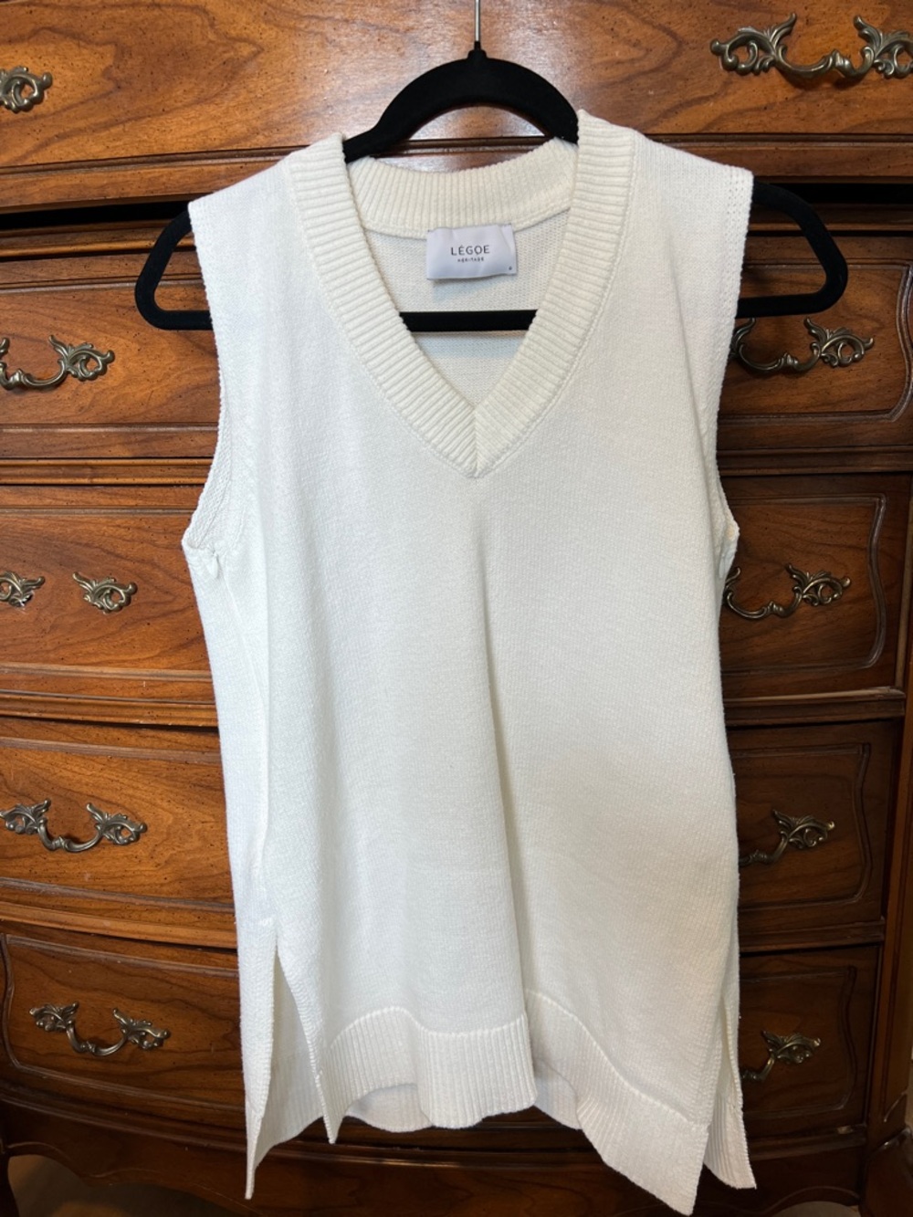 Legoe Heritage Maternity Cream V-Neck Knit Sleeveless Sweater